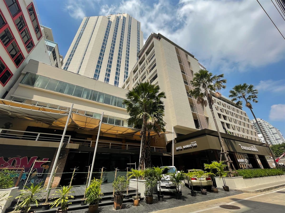 Exterior of The Manhattan Hotel Sukhumvit, home of S1 Pool Hall & Sports Bar @ Sukhumvit 15(Manhattan Hotel).